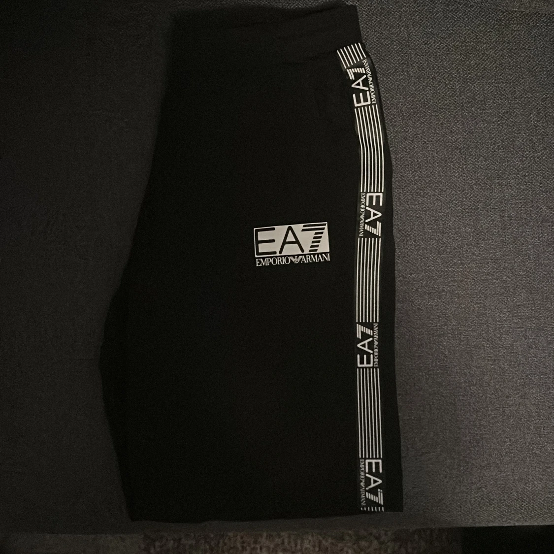 Svarta EA7 Emporio Armani shorts