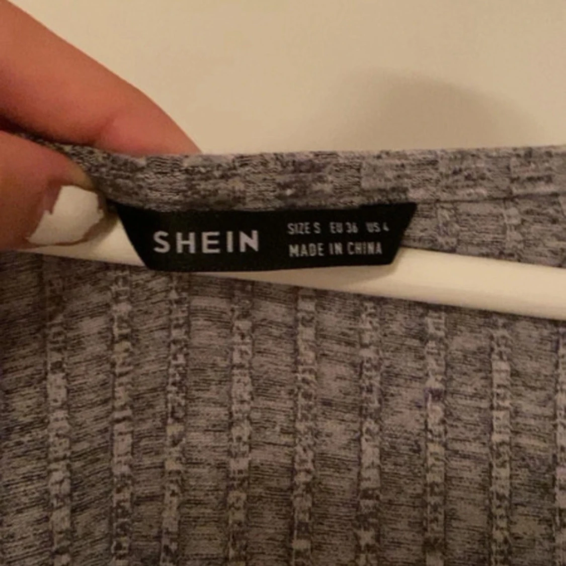 Grå ribbad croppad topp från SHEIN - 3