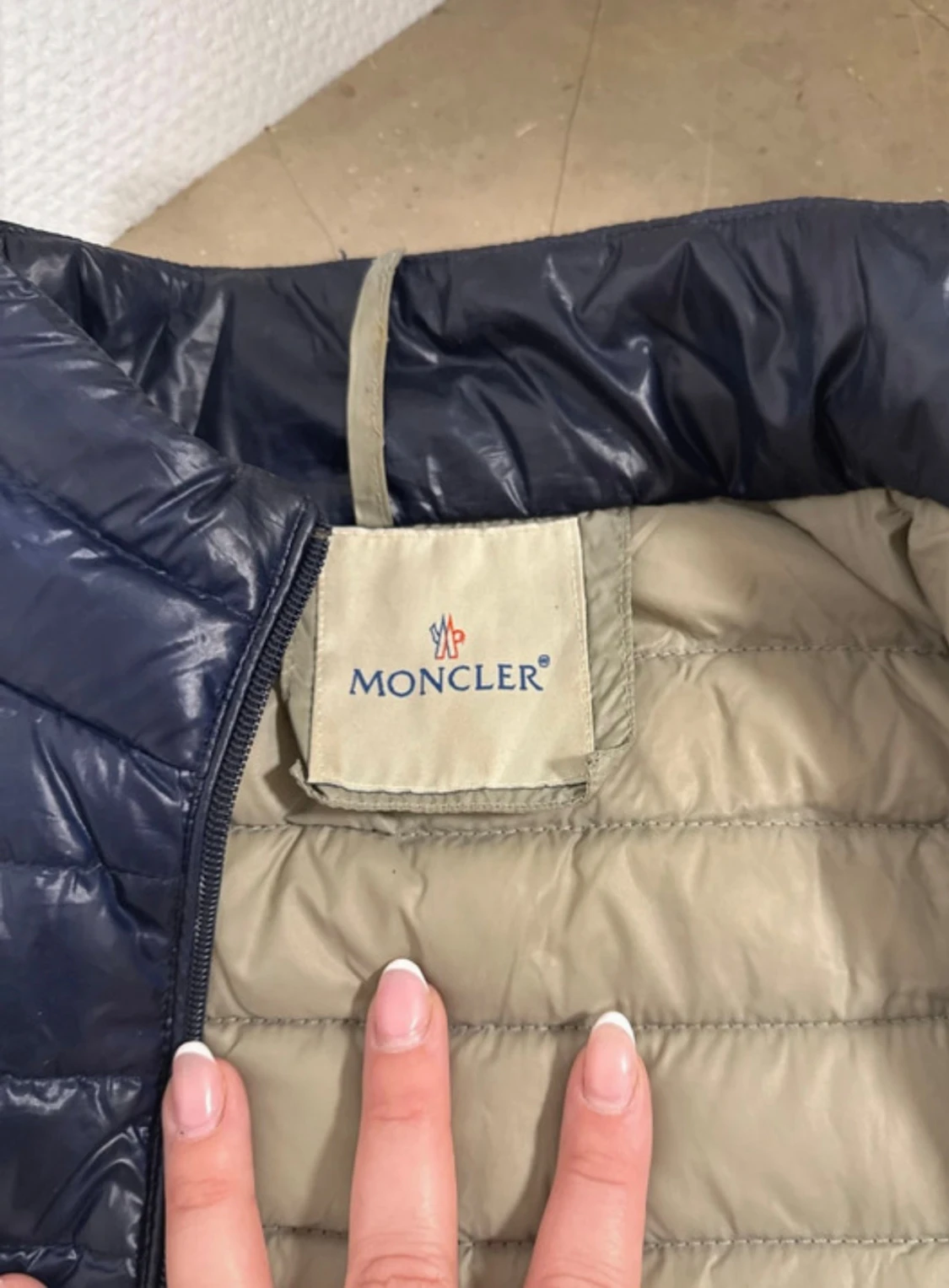 Mörkblå dunjacka från Moncler - 4