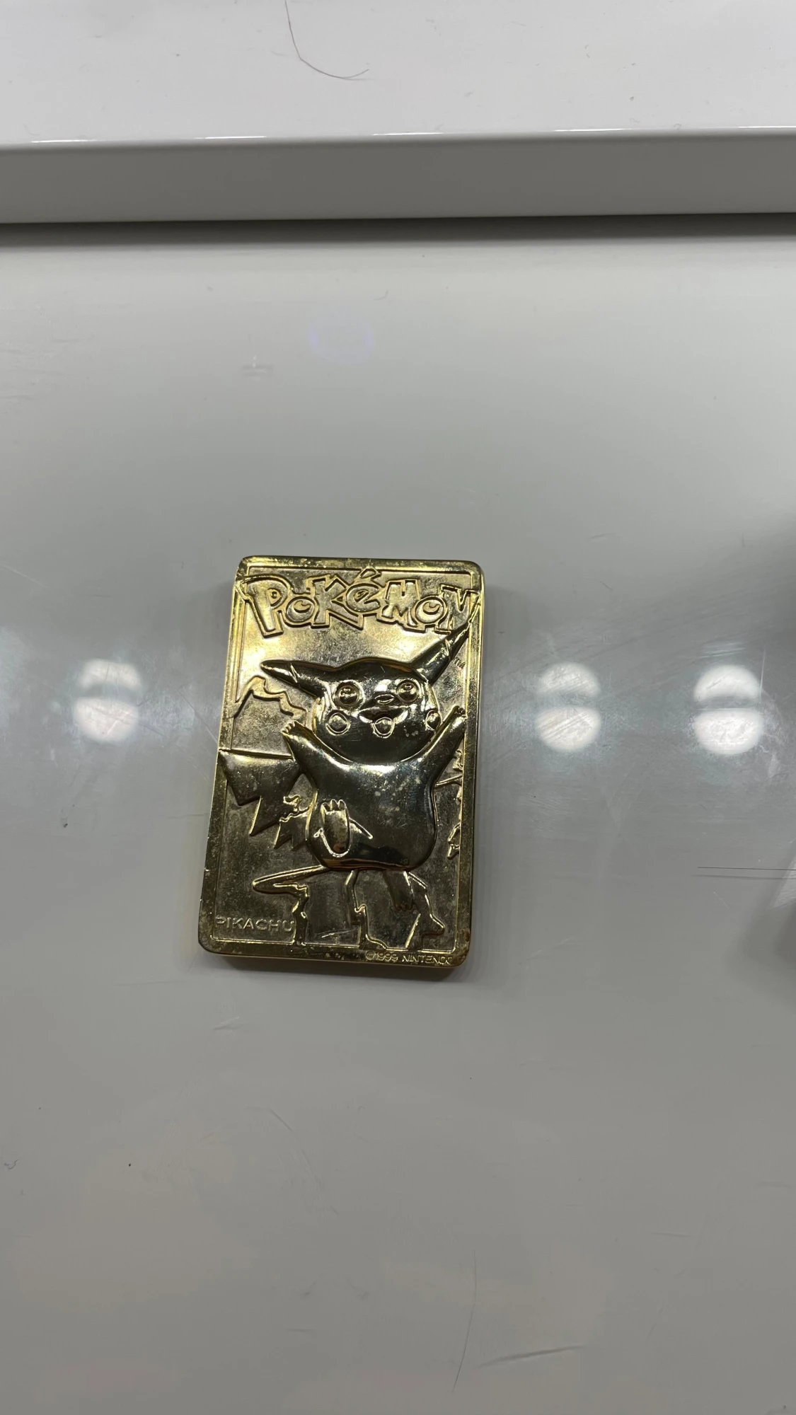 Pokémon Pikachu guldpläterad bricka