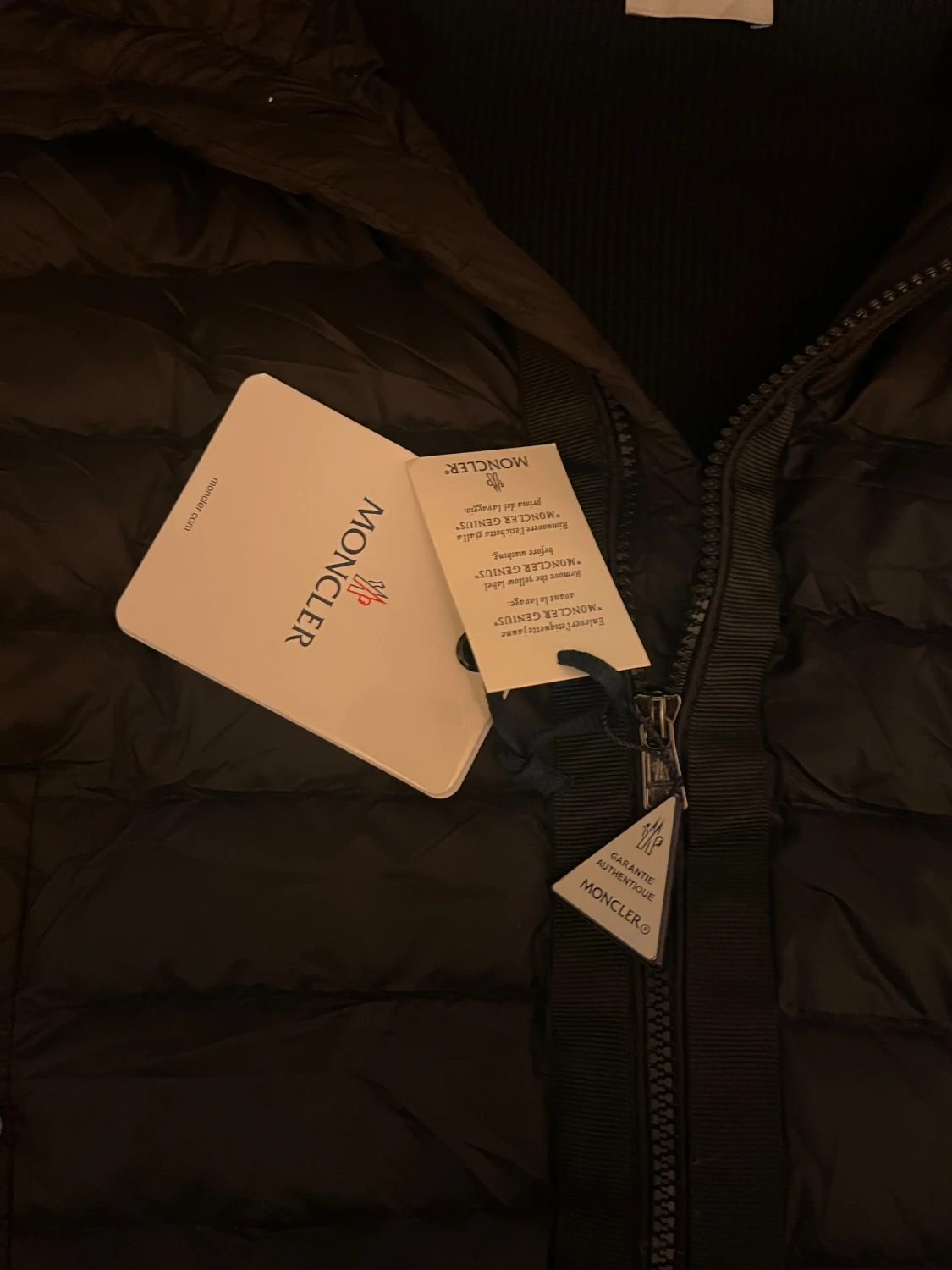 Svart Moncler pufferjacka med huva - 4