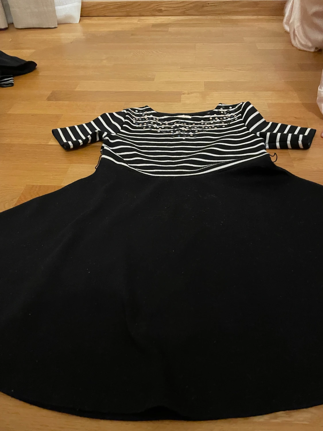 Randig paljettklänning Holly & Whyte