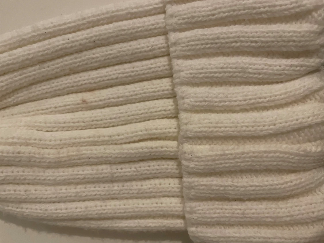 Vit ribbad mössa - 1