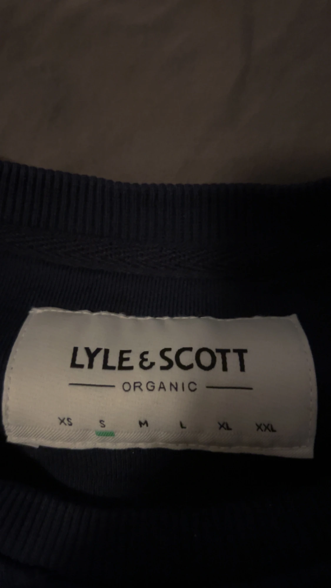 Marinblå sweatshirt från Lyle & Scott - 1