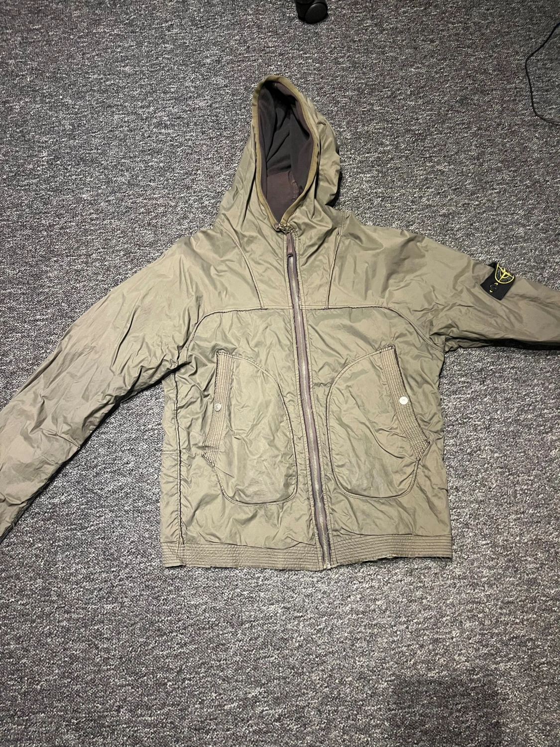 Stone Island grön vindjacka med huva