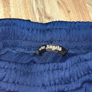 Palm Angels blåa trackpants med ränder - Palm angels byxor, bra skick 