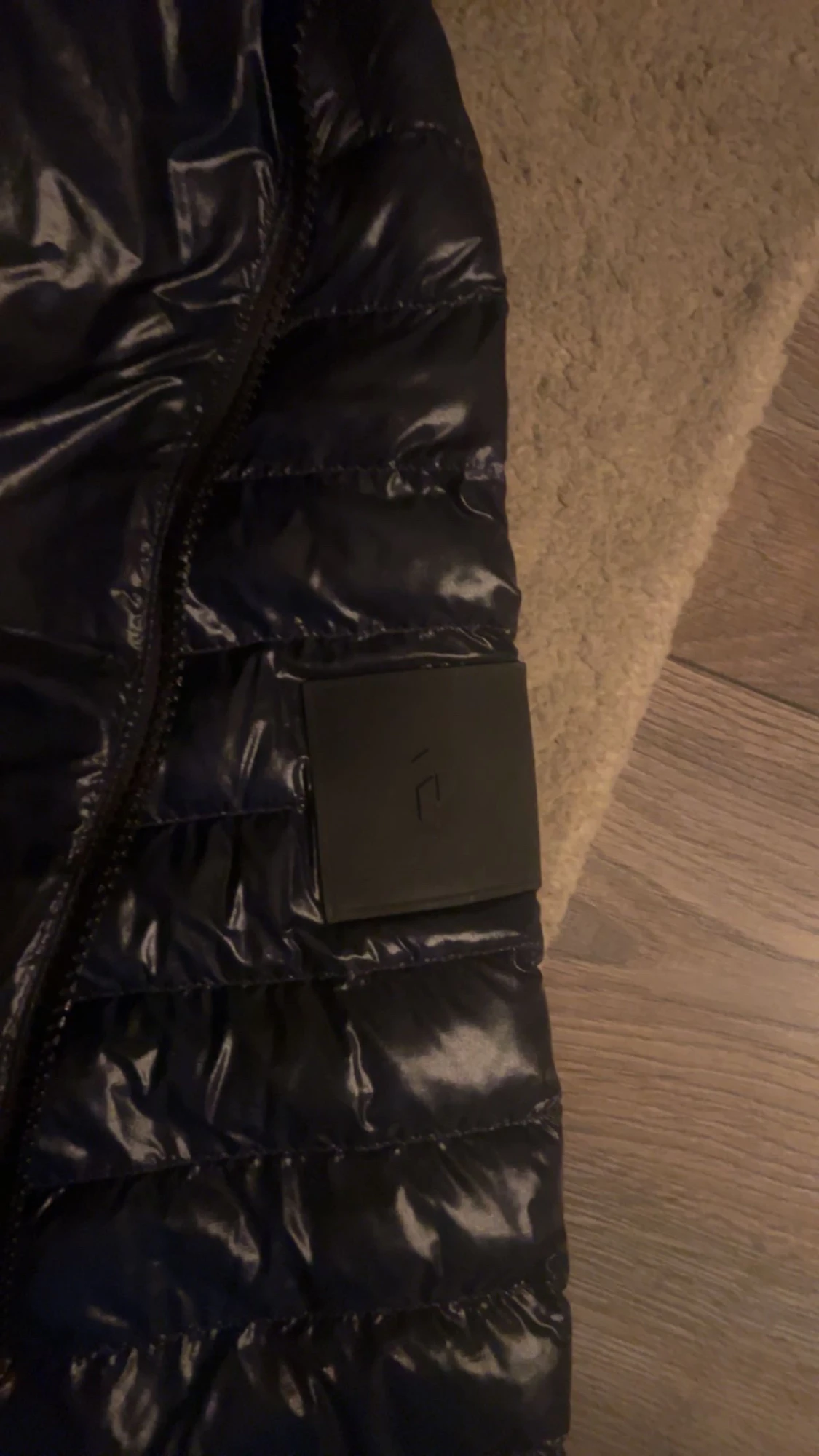 Mörkblå peak performance pufferjacka med dragkedjor - 5