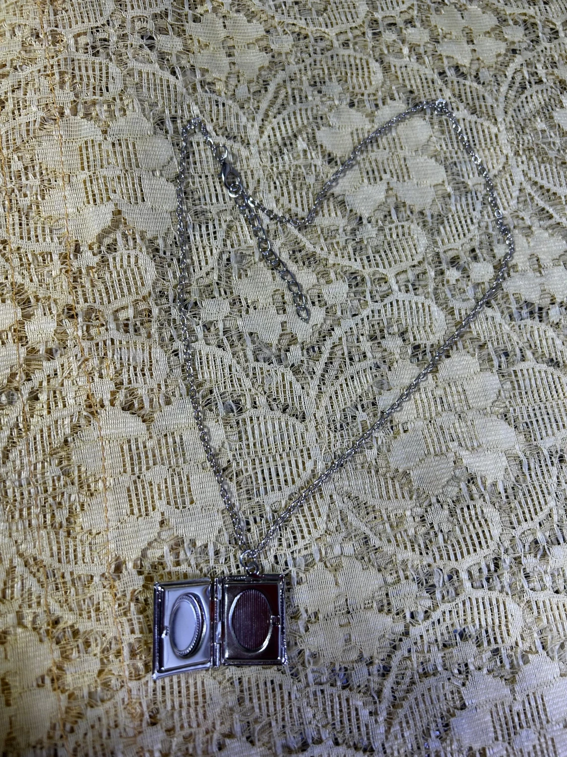 Silvrigt medaljonghalsband / Fotoram Halsband  - 1