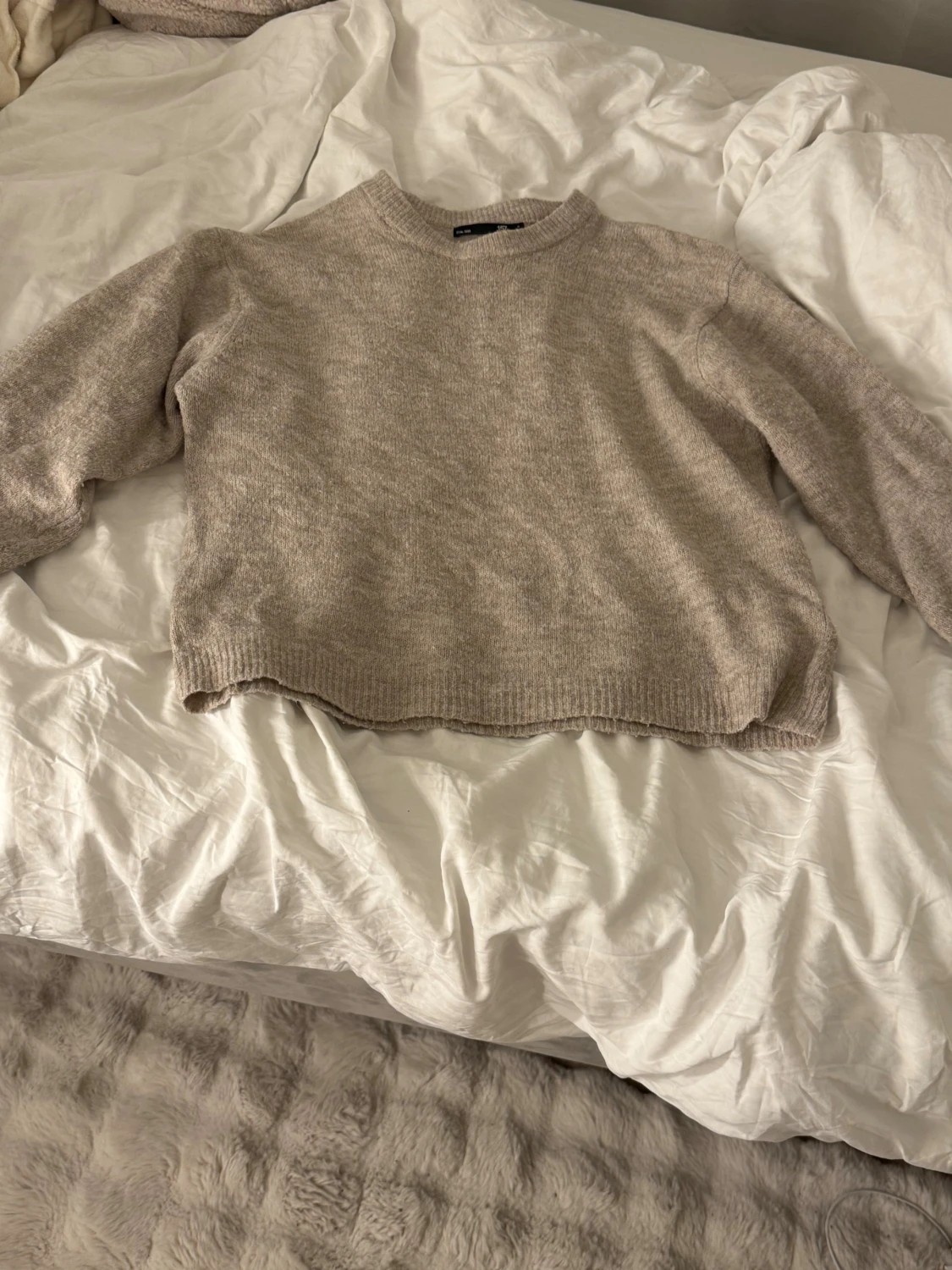 Beige stickad tröja från lager157