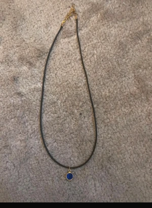 Halsband mörkblå sten - Halsband mörkblå sten💙