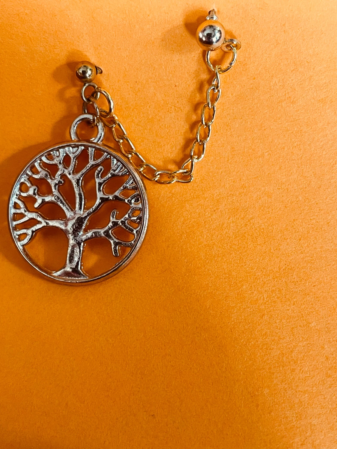 By prisförslag- 1 st Silvrigt dubbelörhänge med livets träd - 1