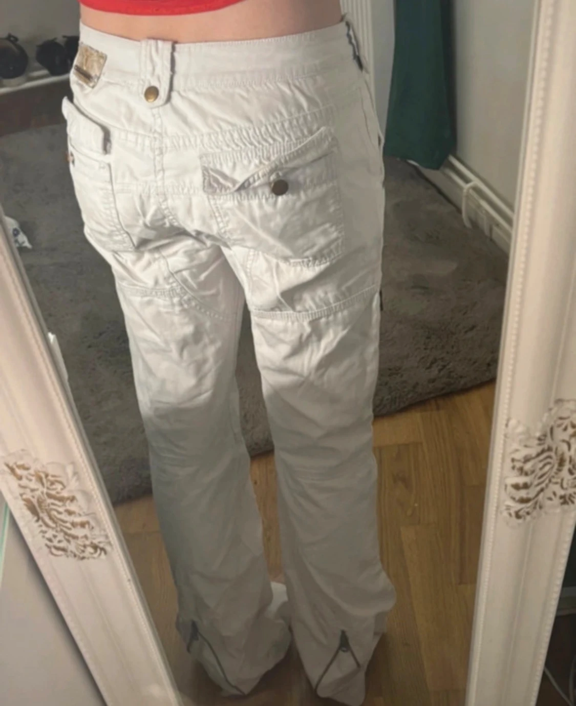 Vita cargopants med dragkedjor - 1