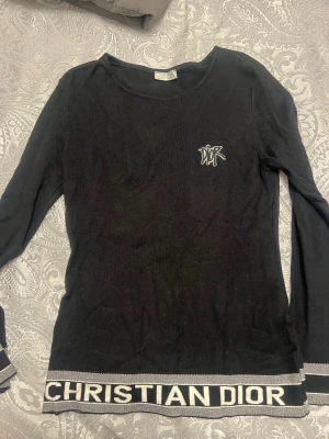 Tröja märkes dam - Säljer min fina och unika märkes tröja