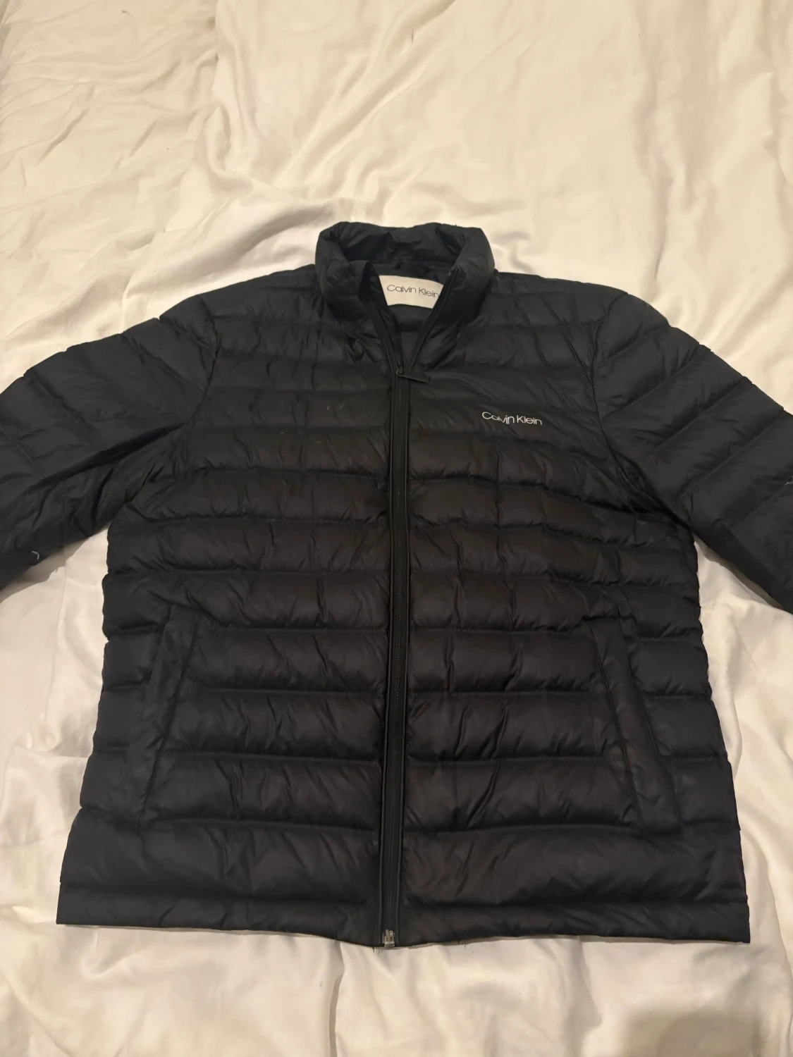 Svart pufferjacka från Calvin Klein