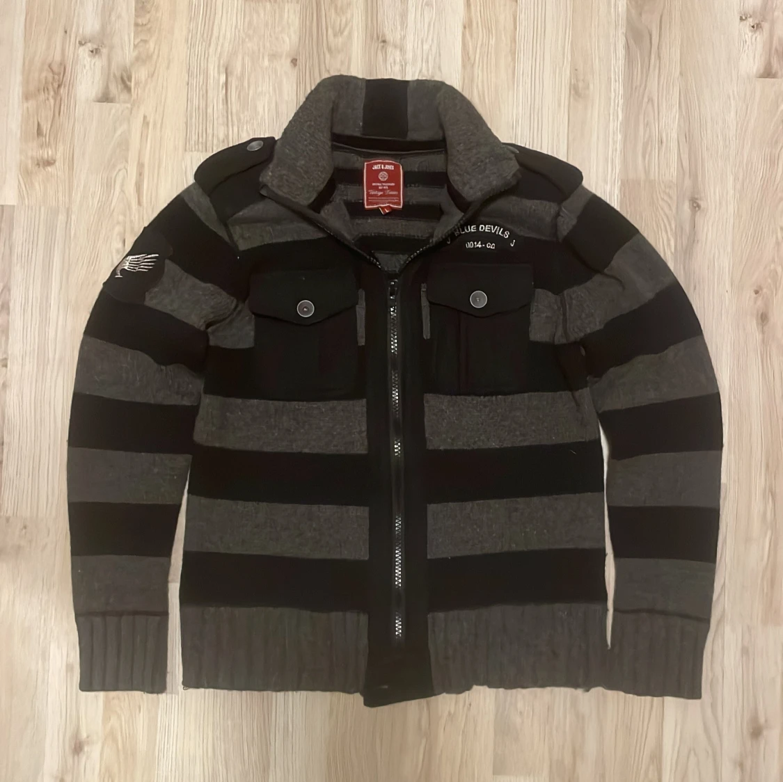 Grå stickad cardigan