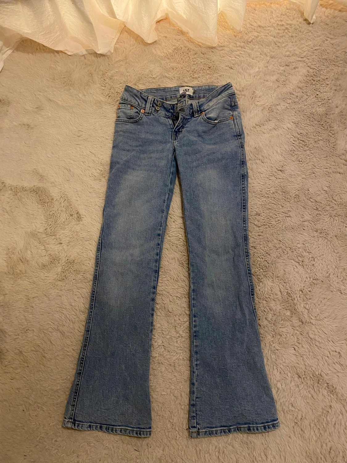 Bootcut jeans med broderi från Lager157 - 1