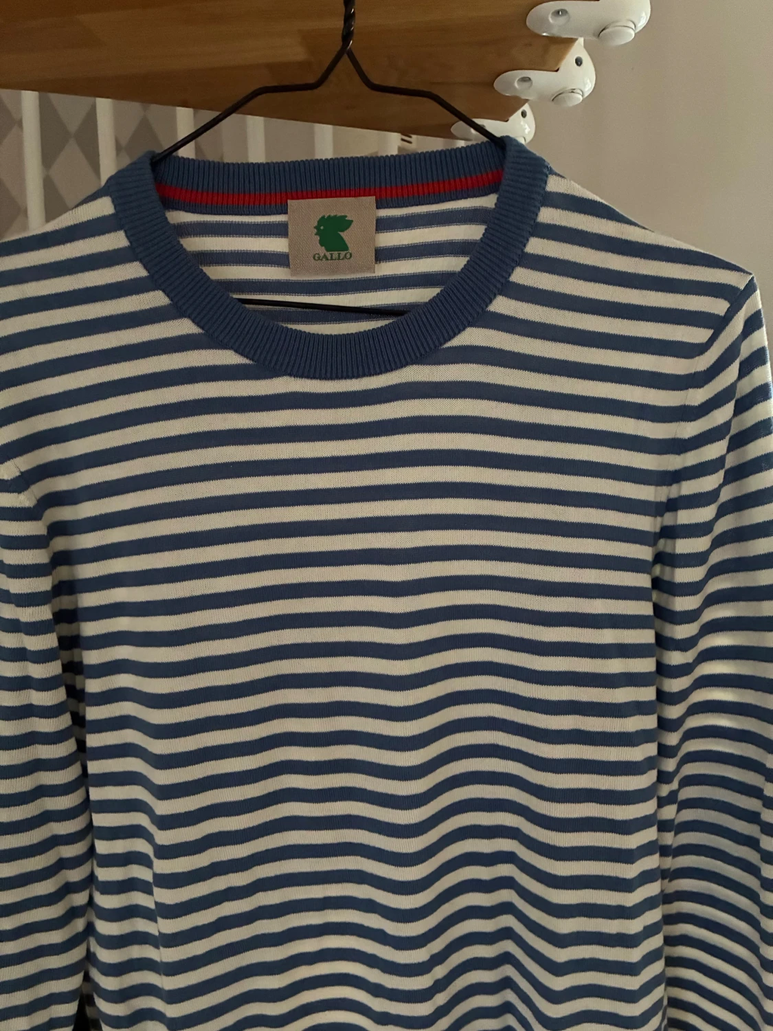 Randig ljusblåvit tröja från Gallo - 1