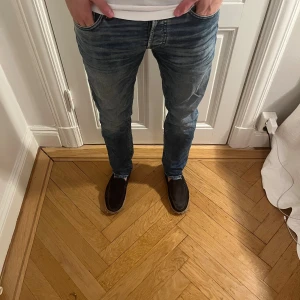 Jack&jones jeans  - Säljer dessa Jack&Jones slim fit jeans! Storlek 30/32! Nypris 899 säljer för 299kr hör av er vid eventuella frågor!