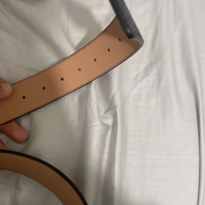 Svart och grå rutig skinnbälte - Om ni vill ha mer bilder dma mig