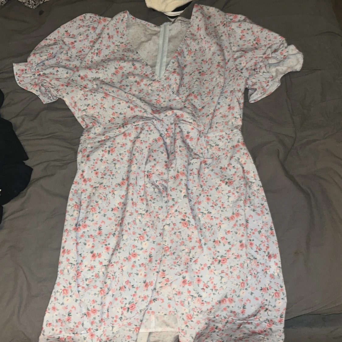 Blommig kortklänning från Chiquelle