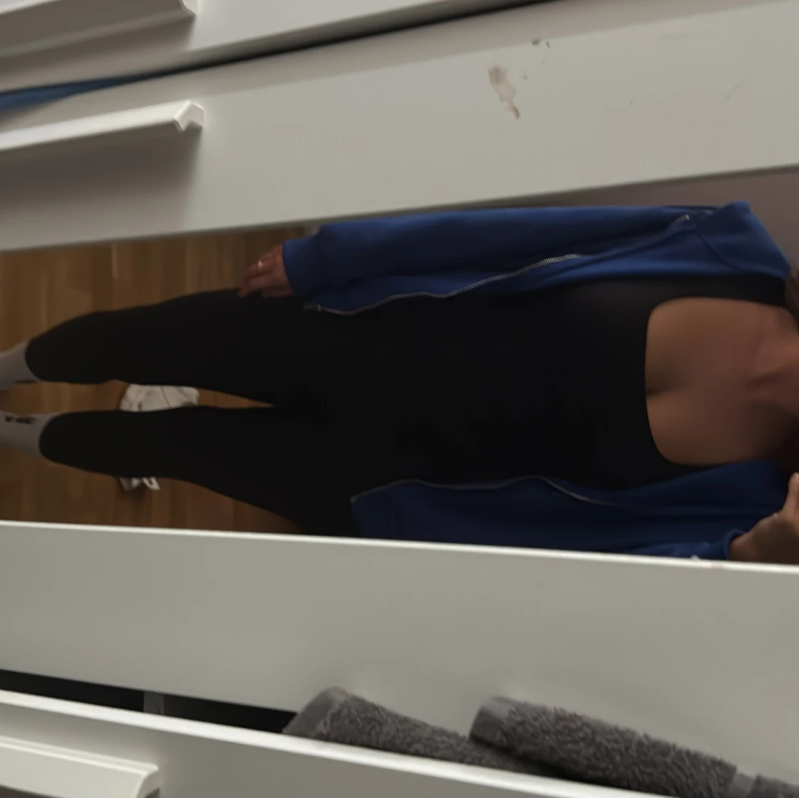 Blå hoodie med dragkedja och huva - 1