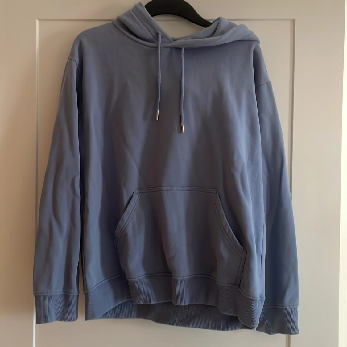 Ljusblå hoodie från H&M  - 1