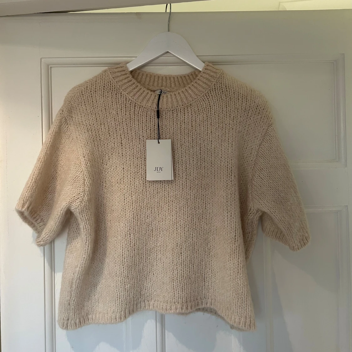 Beige stickad tröja från JDY