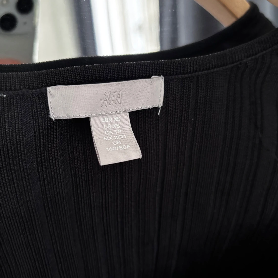 Svart ribbad topp från H&M XS - 3
