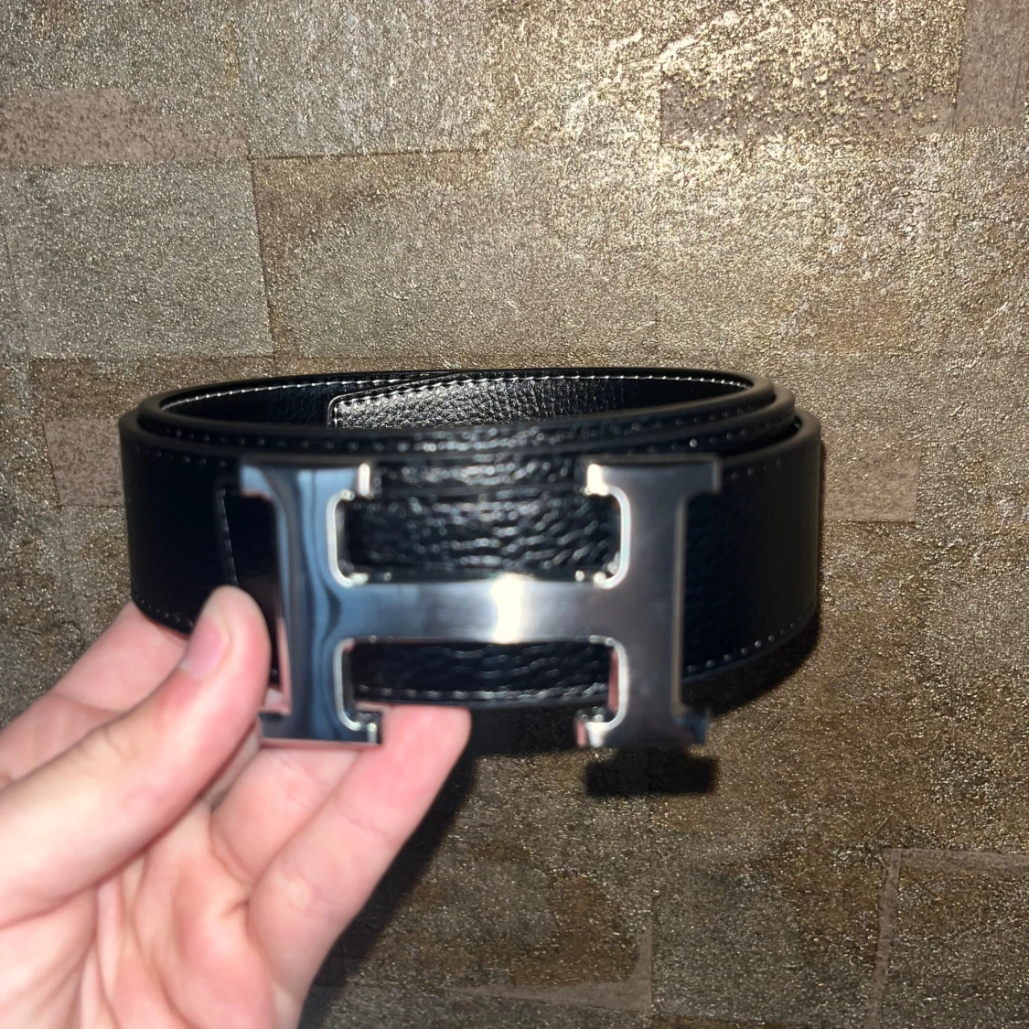 Svart bälte H märke