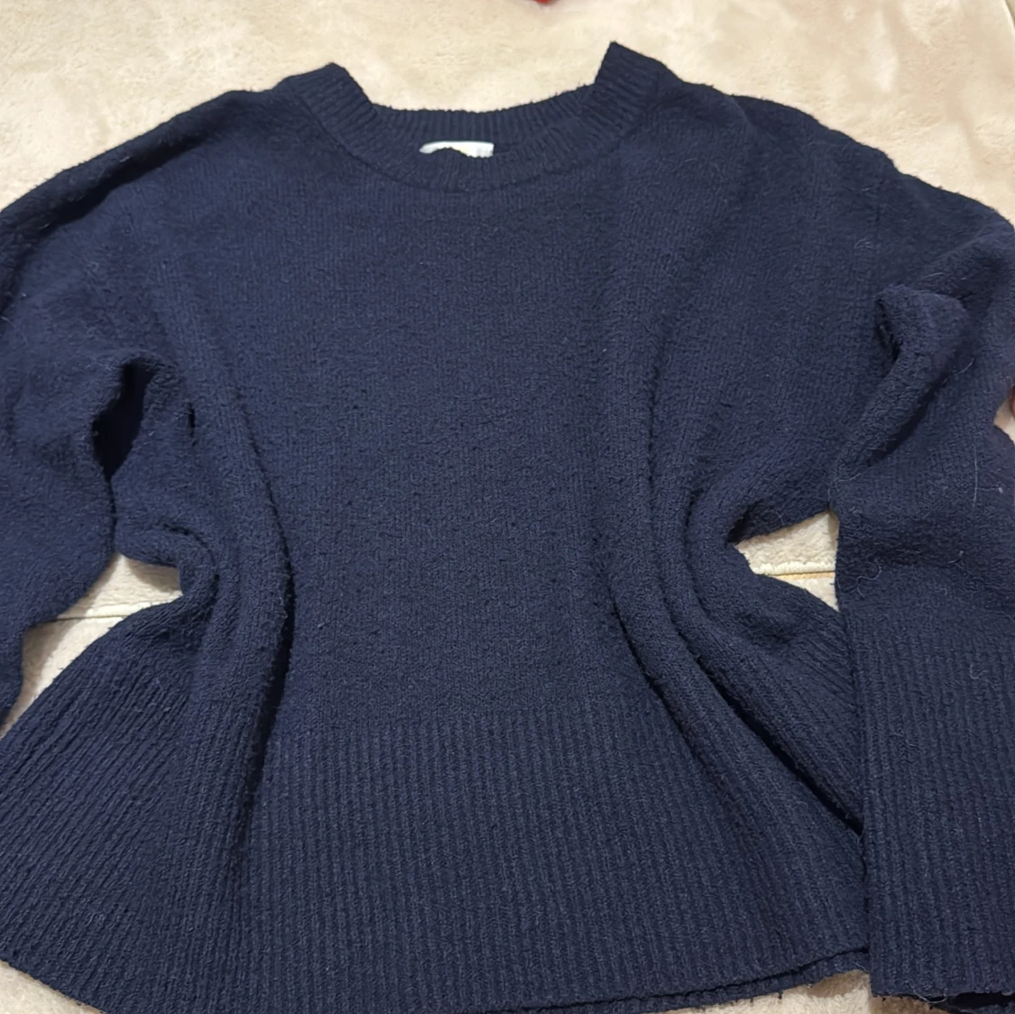 Mörkblå stickad tröja från Gina Tricot