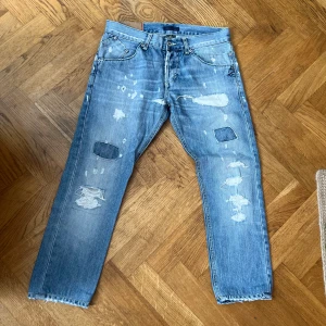 Dondup jeans - Säljer nu ett par dondup jeans, det är storlek 30 men sitter mindre. Tar byten