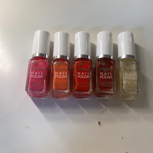 Depend nagellack - Säljer dessa oanvända nagellack! Allt eller inget. Priset som står är för alla tillsammans. 