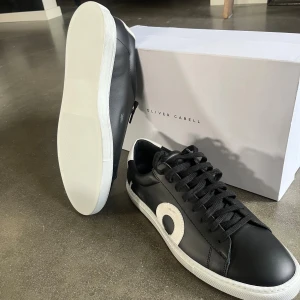 Oliver cabell Low 1 Daybreak Storlek 41 - Säljer ett par oliver cabell sneakers då de inte passade mig. De är aldrig använda så helt nya. De var inköpta för 3000kr då tull behövde betalas.