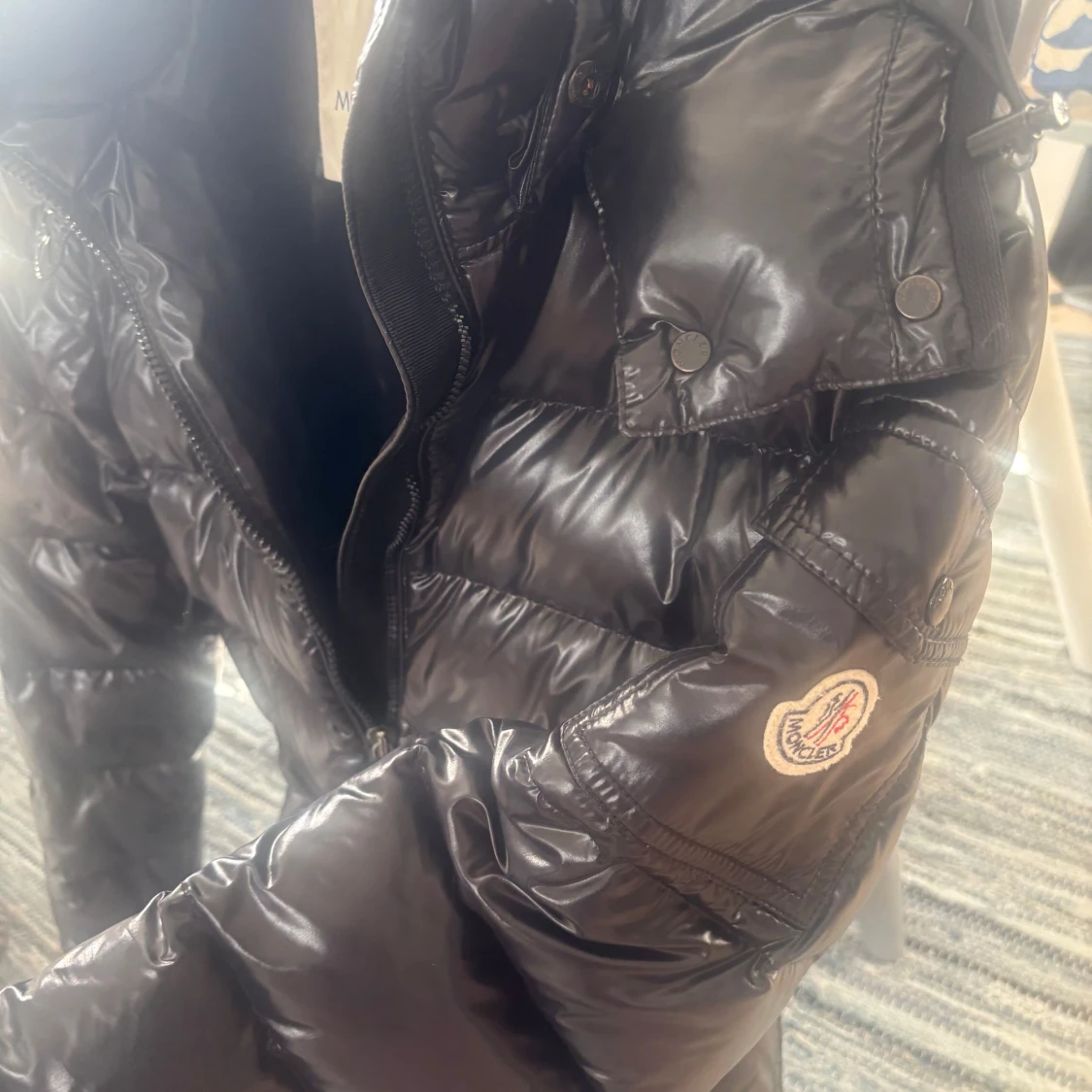 Svart dunjacka från Moncler med bälte - 1