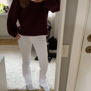 Vita lågmidjade jeans  - Snygga vita lågmidjade jeasn från Zara!