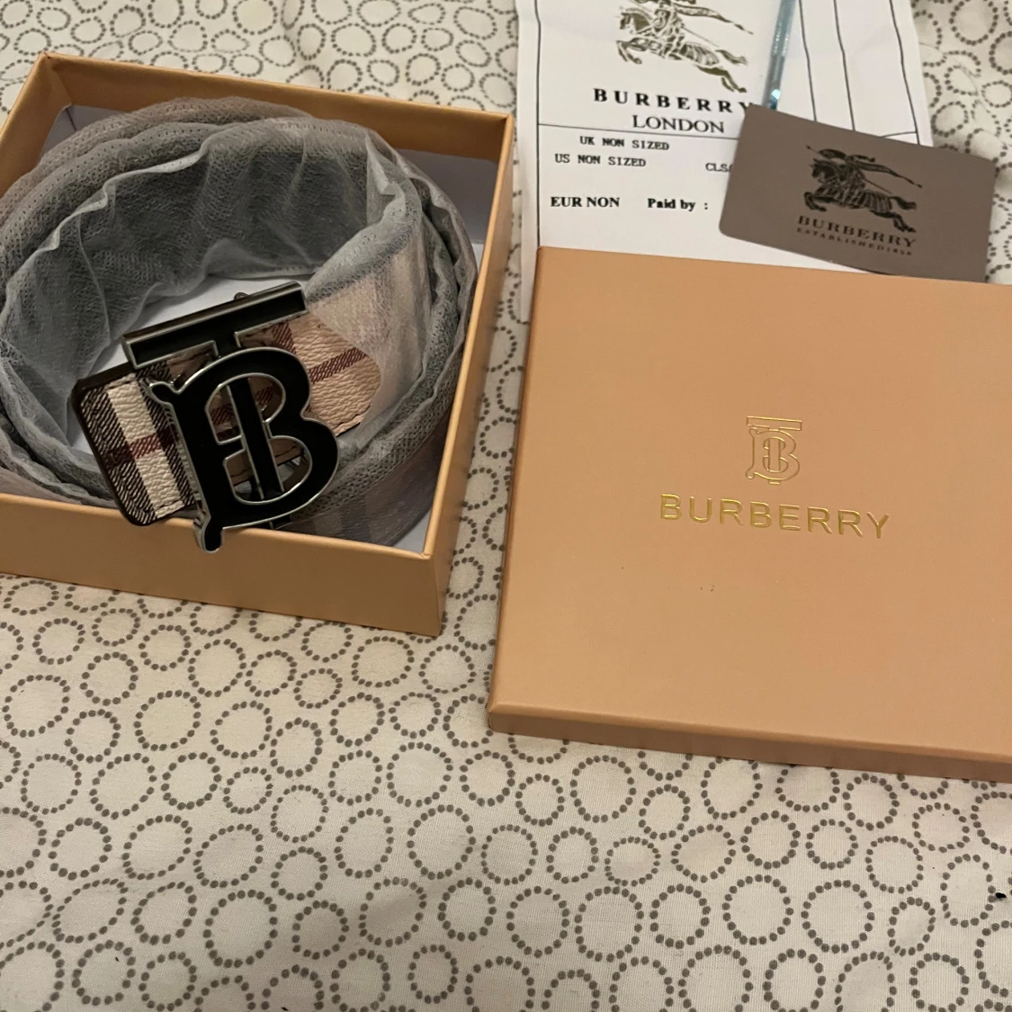 Burberry bälte med klassiskt rutmönster