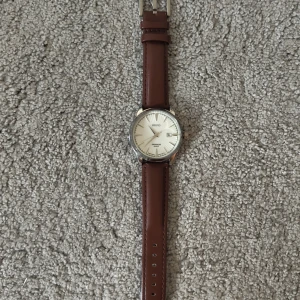 Seiko klocka - Hej, säljer min gamla seiko klocka. Den är i fint skick och saknar repor eller andra märken. Pris kan diskuteras vid en snabb affär. Om ni har frågor är det bara att höra av sig. 