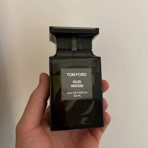 Tom Ford Oud Wood samples/splittar - Säljer samples av denna grymma doft! 2ml: 85kr | 3ml: 119kr | 5ml: 185kr | 10ml: 329kr | Frakt kan lösas privat för en billigare peng!