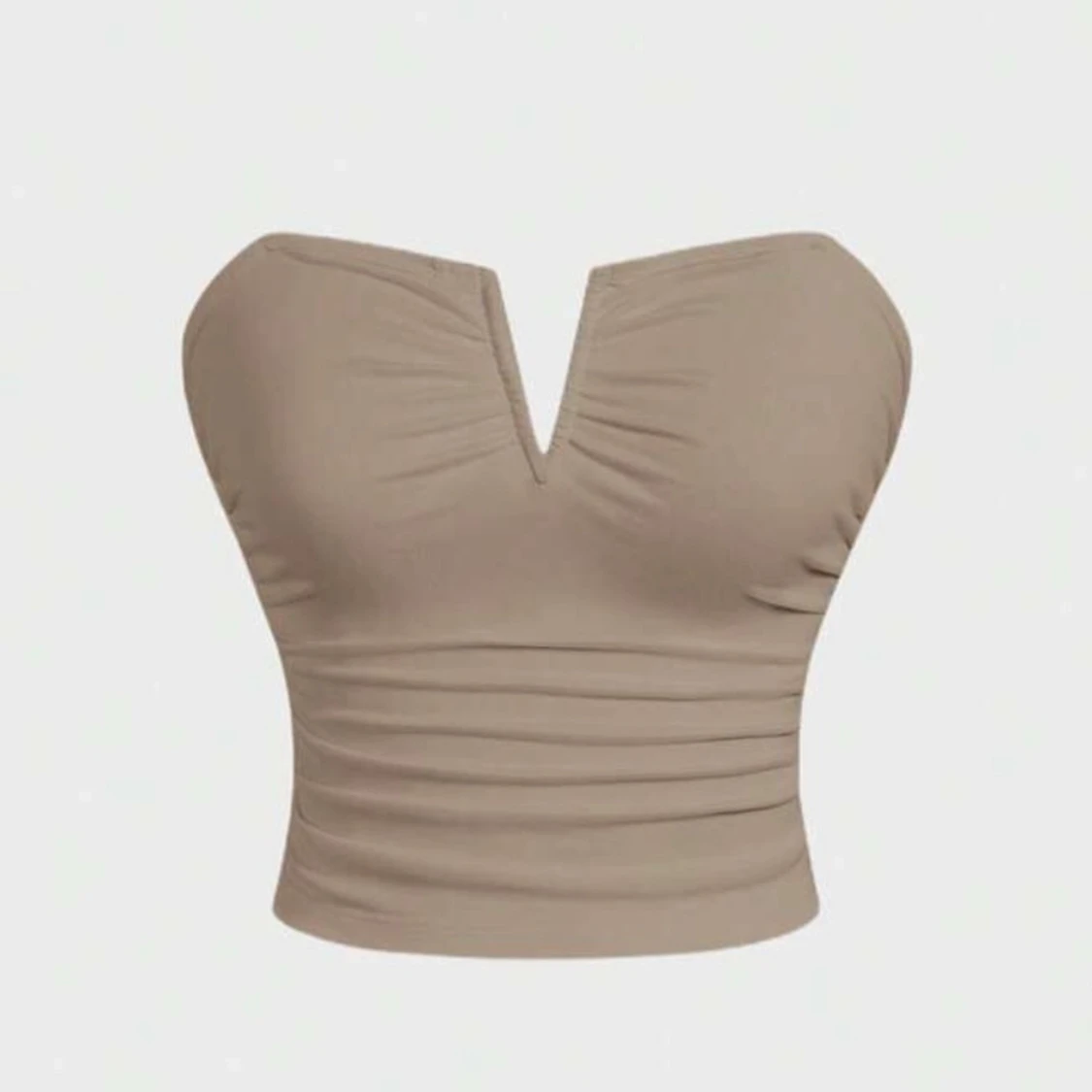 Beige croppad tubtopp med v-ringning