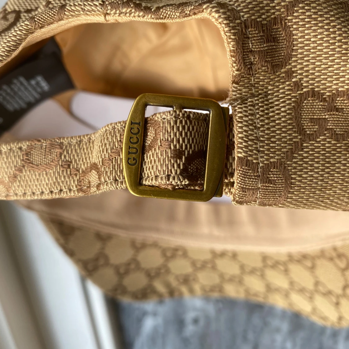 Gucci keps med GG-mönster och röd/grön rand - 3