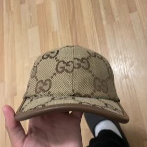 Gg gucci keps  - Fick som present av min vän och har inte denna stilen. Priset kan diskuteras