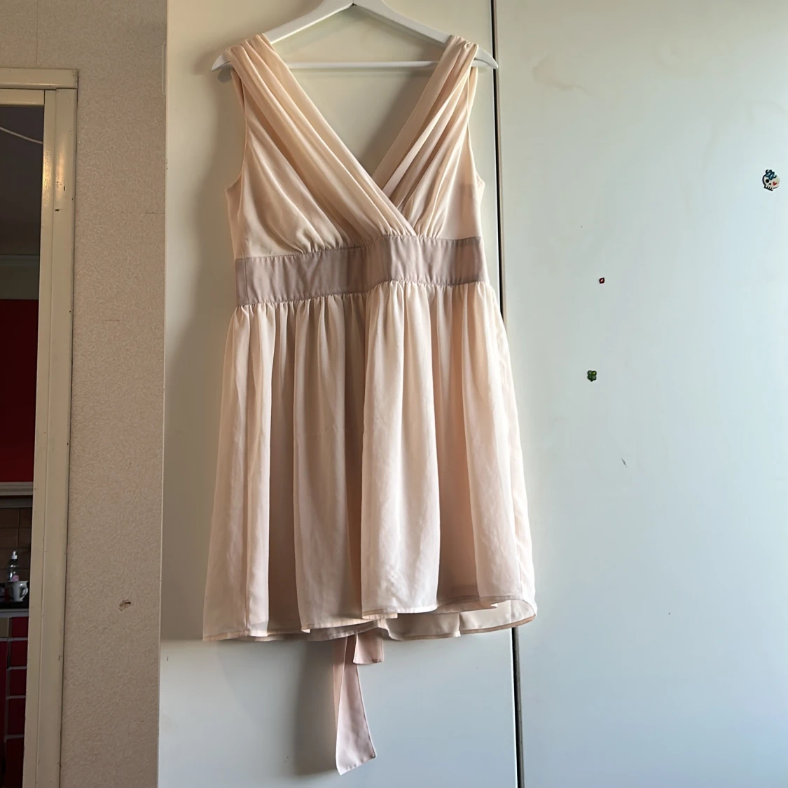 Champagnefärgad kort klänning Xoul Edition