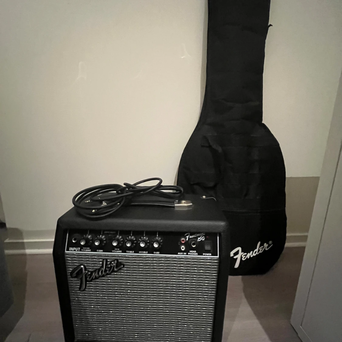 Fender Squier Stratocaster med Fender Frontman 15G förstärkare - 1