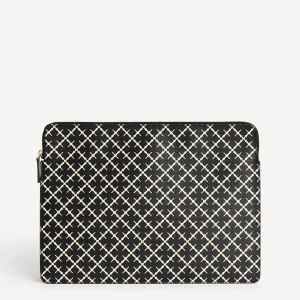 By malene birger datorfodral - Nästan ny, använt cirka 2 månader. I storlek 13. Finns inga slitage