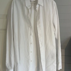 Selected homme skjorta  - Vit skjorta i väldigt fint skick, använd endast ett par gånger 