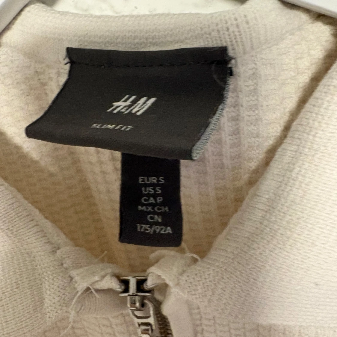 Vit kortärmad T-shirt med dragkedja H&M - 2