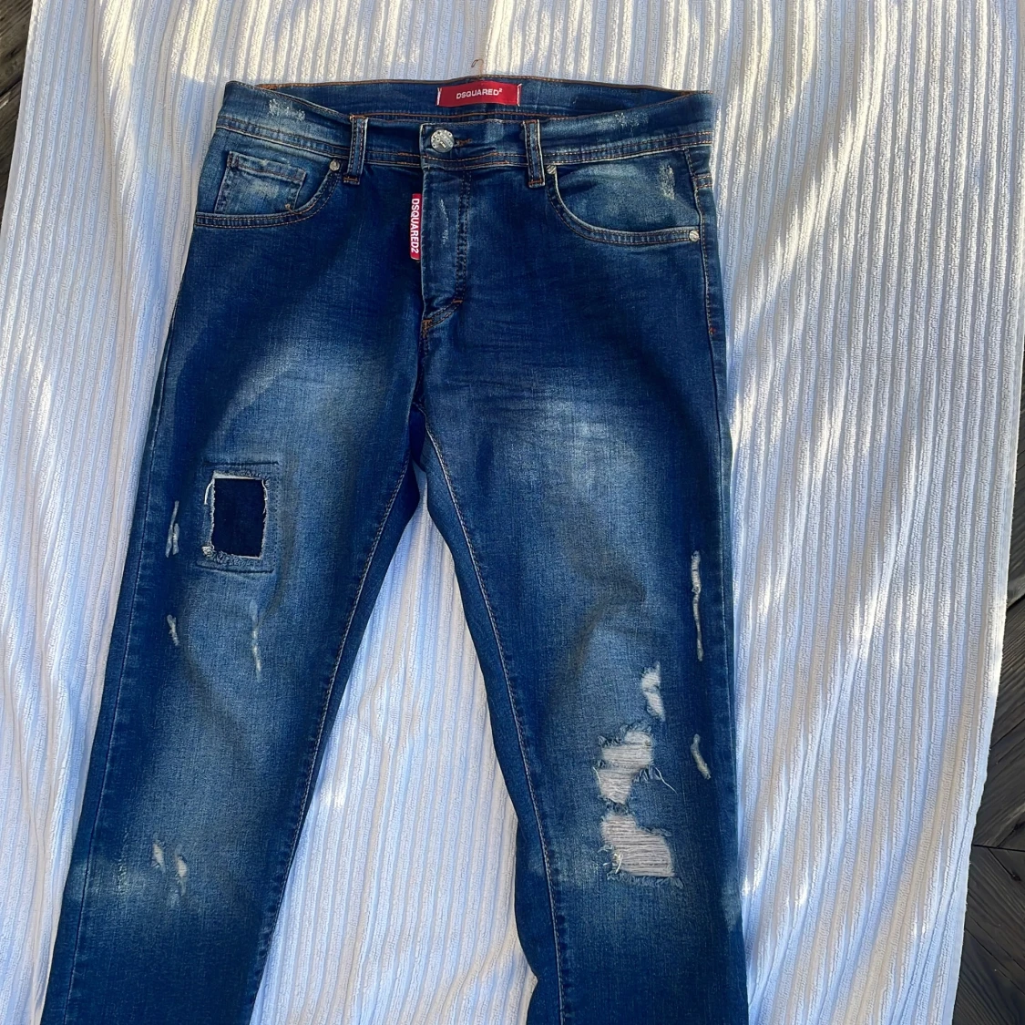 Dsquared2 blå slitna jeans