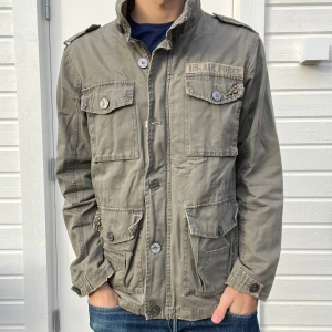 Tvärfet us army field jacket  - Otroligt snygg safarijacka i toppskick 