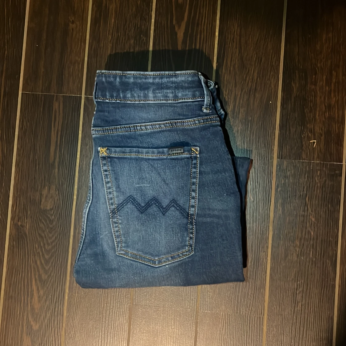 Mörkblå skinny jeans från &Denim - 2