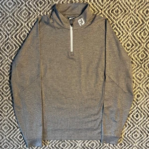 Footjoy Tröja - Footjoy Golftröja! | Skick 9/10 mycket bra | Nypris 1099kr | Mitt pris 399kr | Kom pm vid frågor eller funderingar! | Postas eller hemleverans i Gävle området!